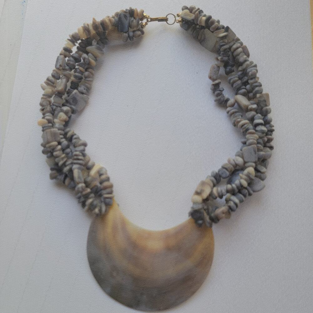 Vintage Necklace Gray Stone Chip Multi Strand With Large Shell Crescent Pendant - Picture 2 of 10